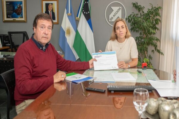 Weretilneck y Soria firmaron convenio de aportes petroleros