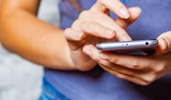 Cuál es la función del agujero que tienen los celulares y pocos conocen
